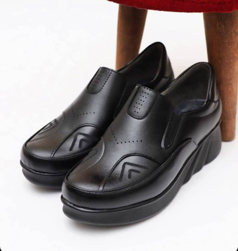 کفش طبی و لژ دار جسیکا با زیره اناتومیک صدف محصول شرکت بیتا پاسارگاد مناسب استفاده روز مره